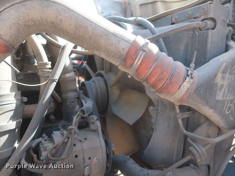 image for item DJ1886 2002 International 9200i  semi truck