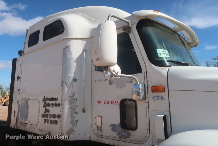 image for item DJ1886 2002 International 9200i  semi truck