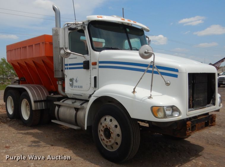 image for item DJ1907 2004 International 9400i  spreader truck