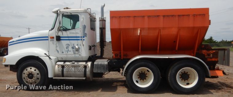 image for item DJ1907 2004 International 9400i  spreader truck