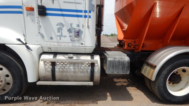 image for item DJ1907 2004 International 9400i  spreader truck