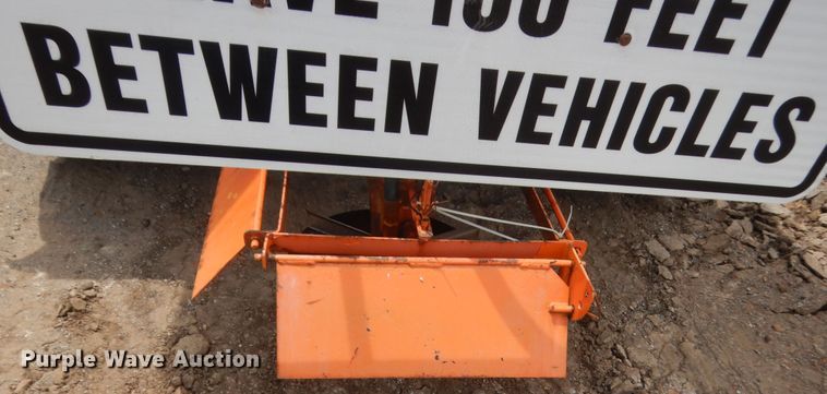 image for item DJ1907 2004 International 9400i  spreader truck