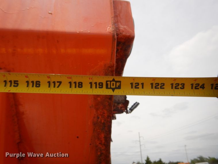 image for item DJ1907 2004 International 9400i  spreader truck