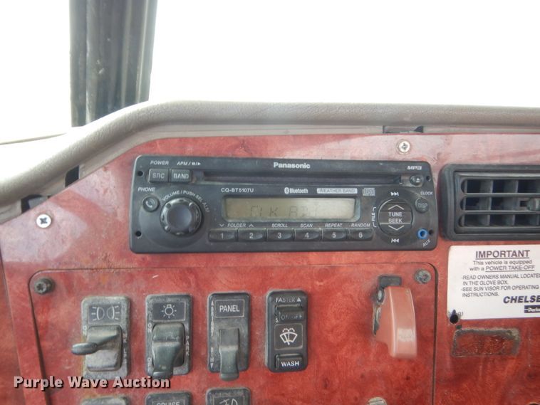 image for item DJ1907 2004 International 9400i  spreader truck