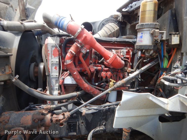 image for item DJ1907 2004 International 9400i  spreader truck