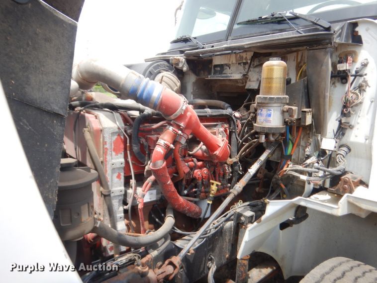 image for item DJ1907 2004 International 9400i  spreader truck