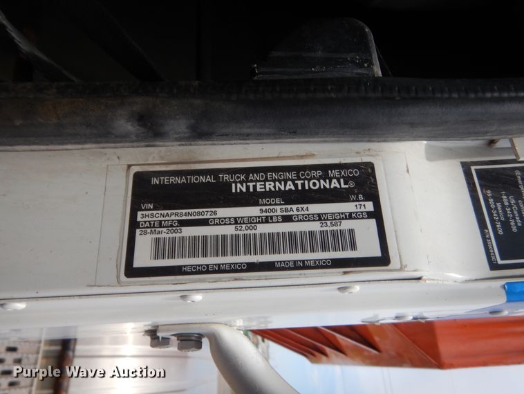image for item DJ1907 2004 International 9400i  spreader truck