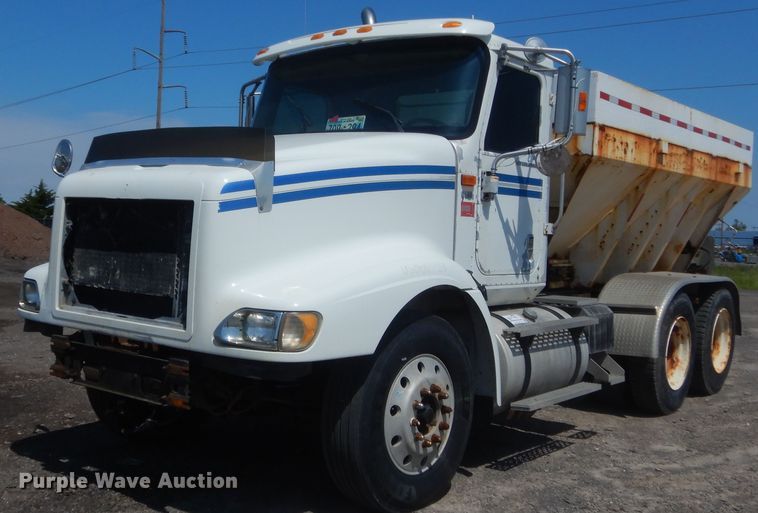 image for item DJ1912 2002 International 9400i  spreader truck