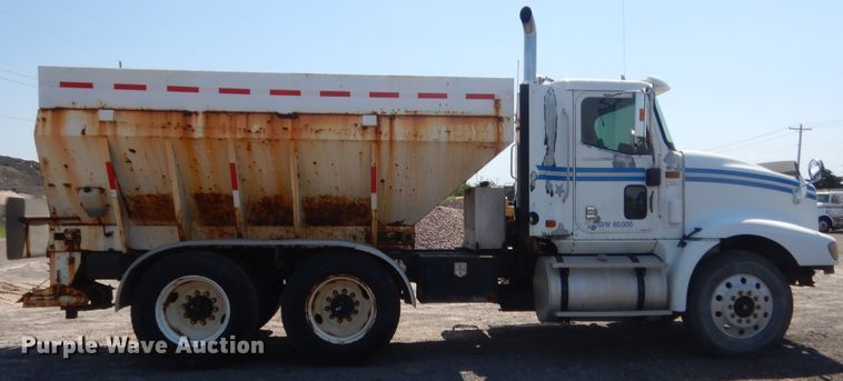 image for item DJ1912 2002 International 9400i  spreader truck