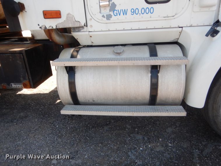 image for item DJ1912 2002 International 9400i  spreader truck