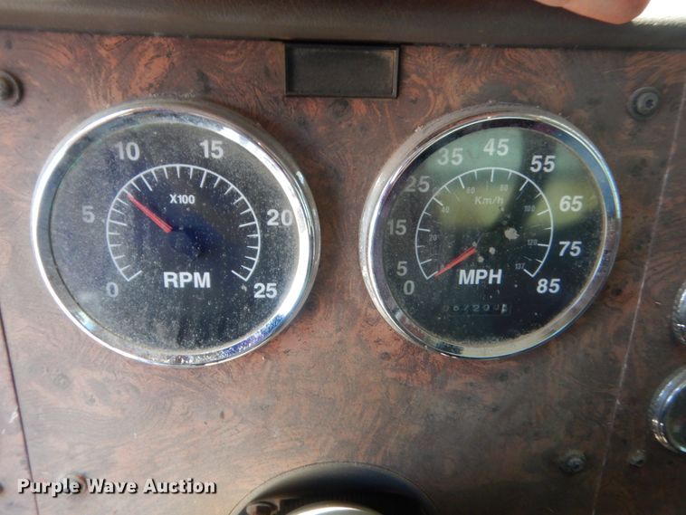 image for item DJ1912 2002 International 9400i  spreader truck