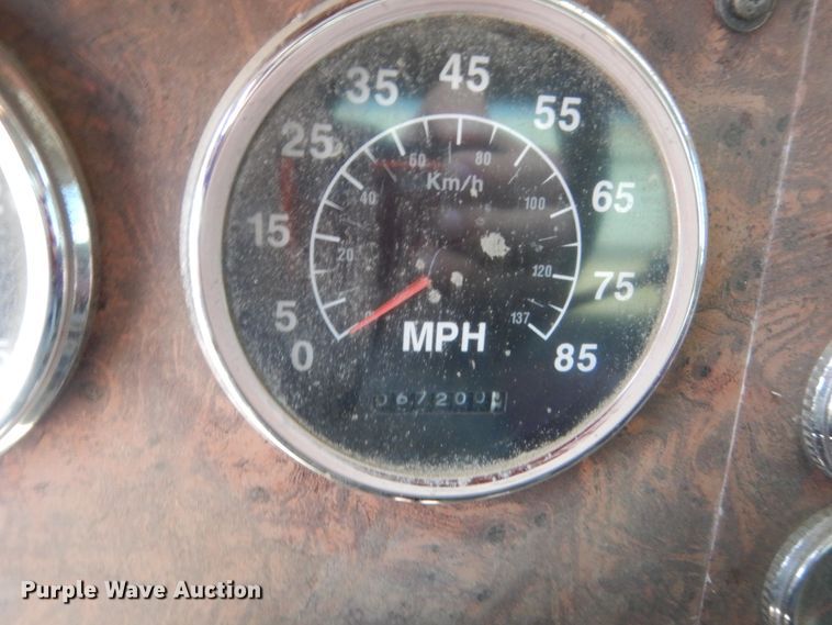 image for item DJ1912 2002 International 9400i  spreader truck