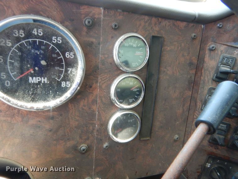 image for item DJ1912 2002 International 9400i  spreader truck