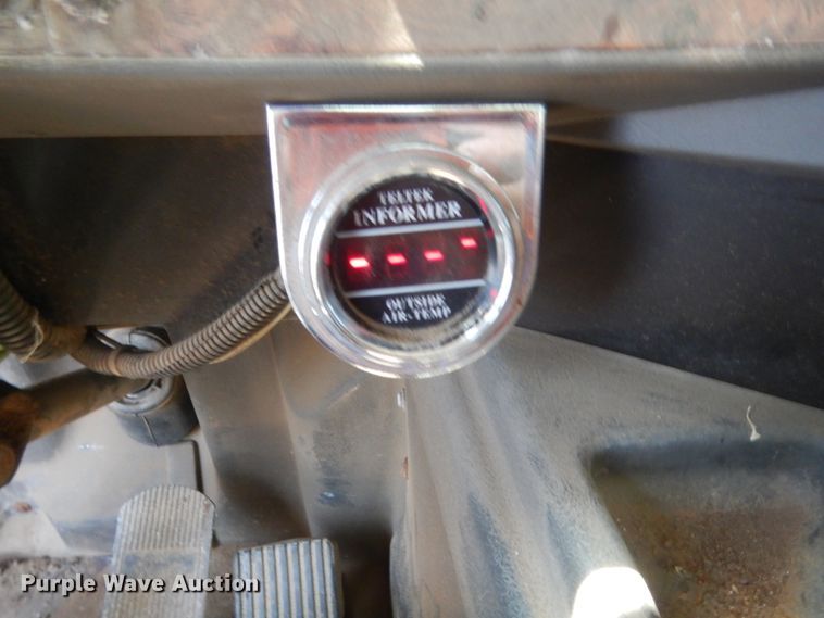 image for item DJ1912 2002 International 9400i  spreader truck