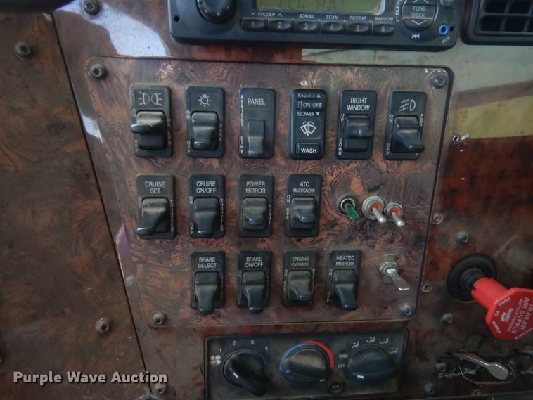 image for item DJ1912 2002 International 9400i  spreader truck