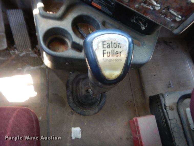 image for item DJ1912 2002 International 9400i  spreader truck