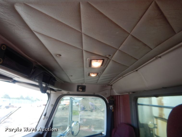 image for item DJ1912 2002 International 9400i  spreader truck