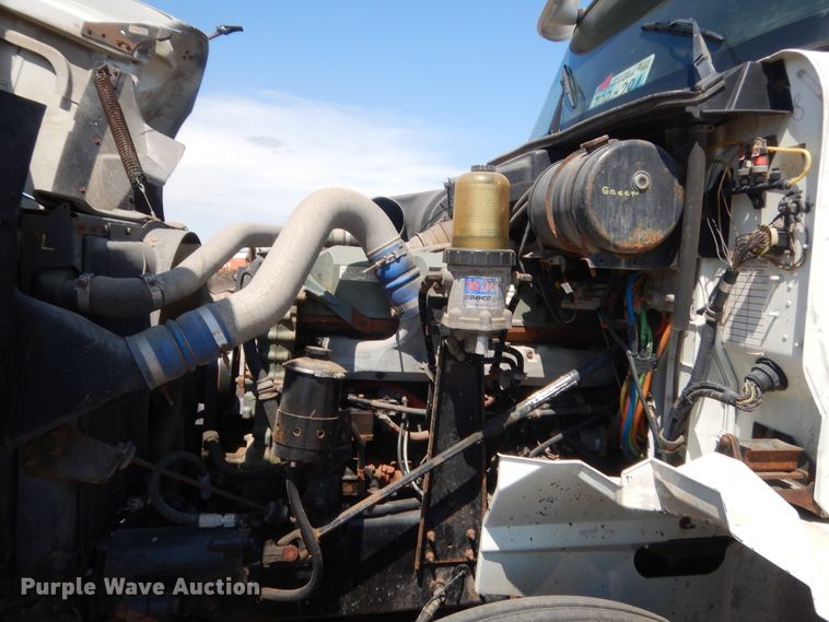 image for item DJ1912 2002 International 9400i  spreader truck