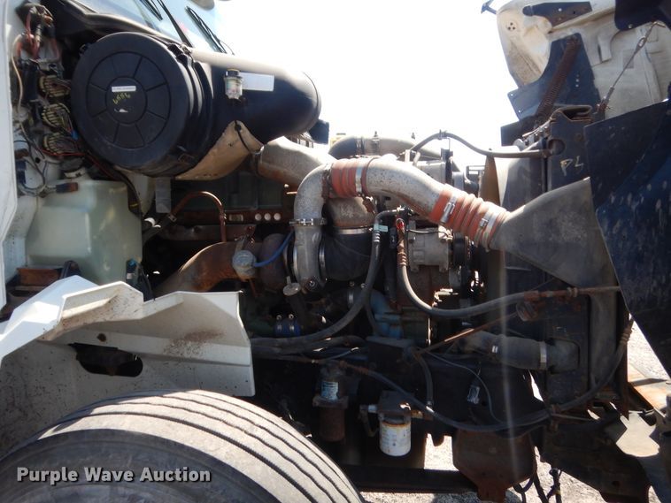 image for item DJ1912 2002 International 9400i  spreader truck