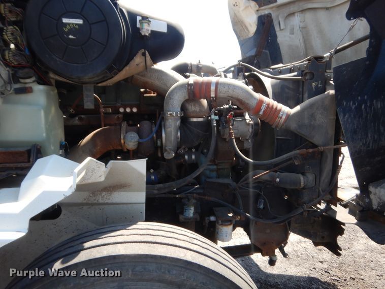 image for item DJ1912 2002 International 9400i  spreader truck