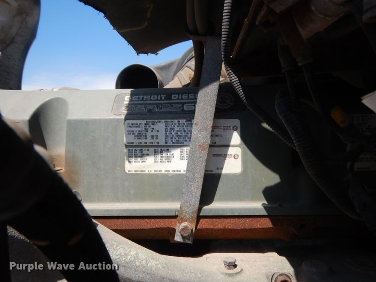 image for item DJ1912 2002 International 9400i  spreader truck