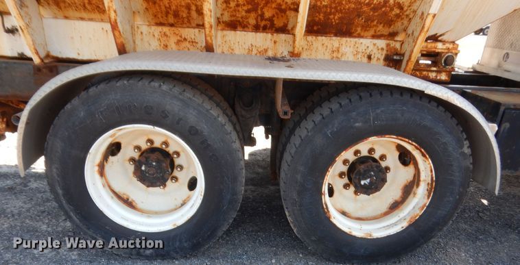 image for item DJ1912 2002 International 9400i  spreader truck