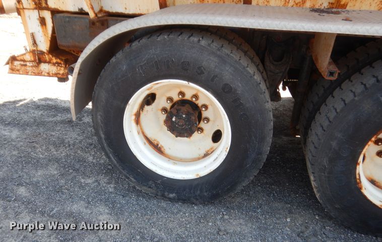 image for item DJ1912 2002 International 9400i  spreader truck