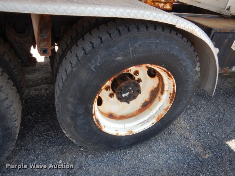 image for item DJ1912 2002 International 9400i  spreader truck