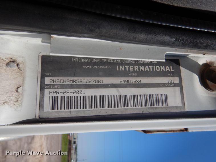 image for item DJ1912 2002 International 9400i  spreader truck