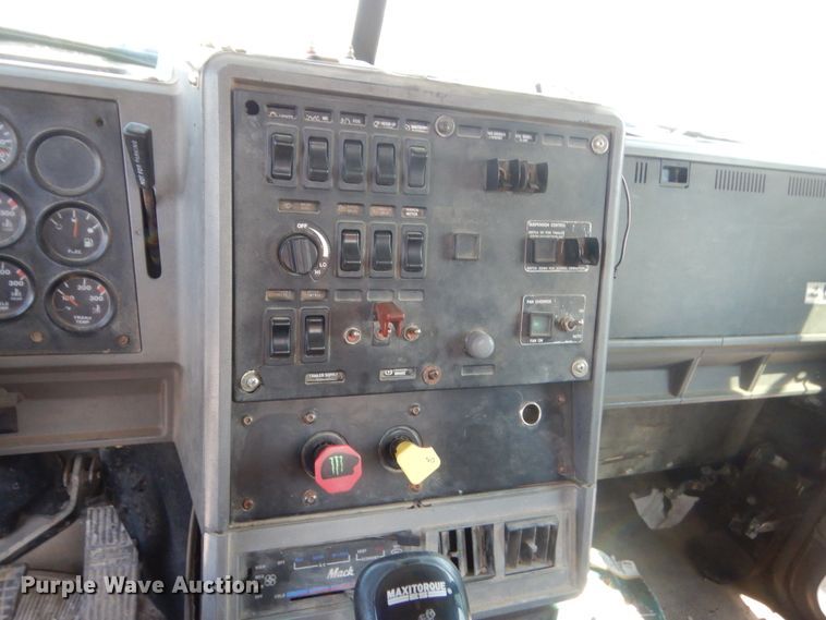 image for item DJ1914 1997 Mack CH613  spreader truck