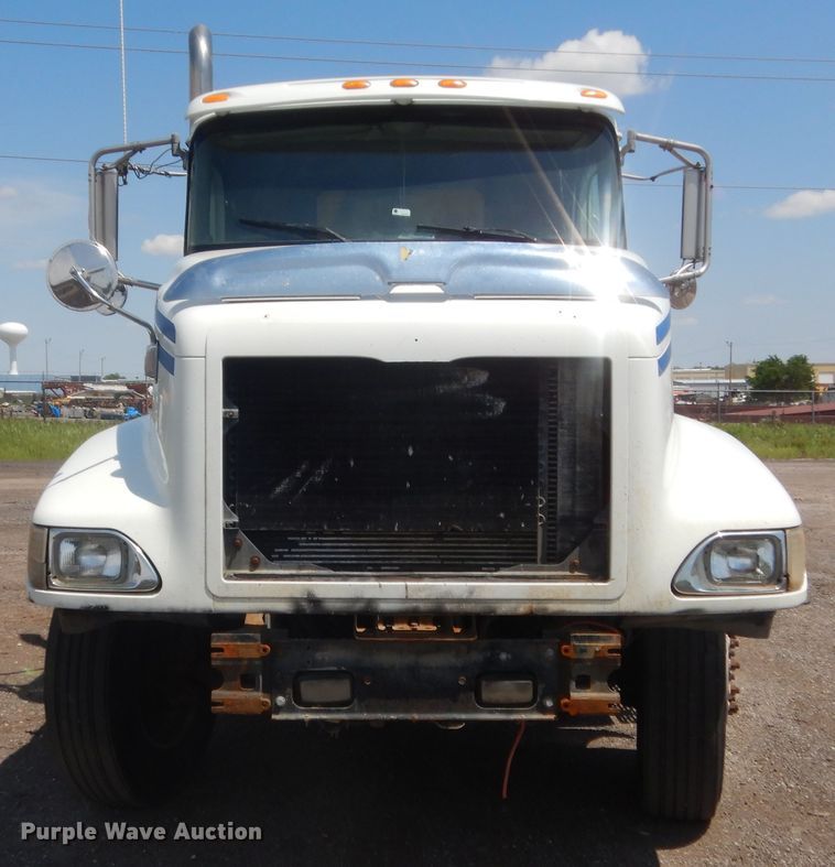 image for item DJ1915 2002 International 9400i  spreader truck