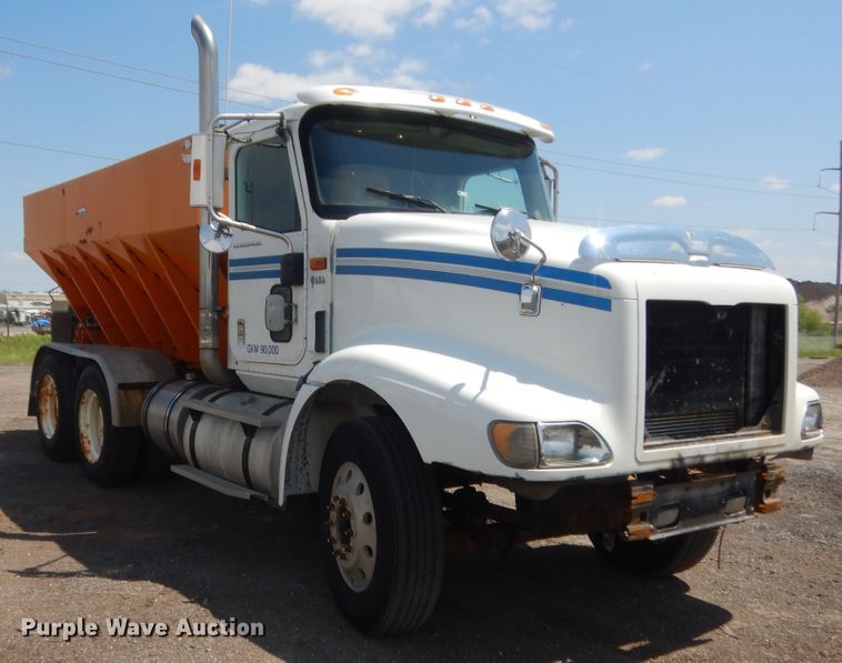 image for item DJ1915 2002 International 9400i  spreader truck
