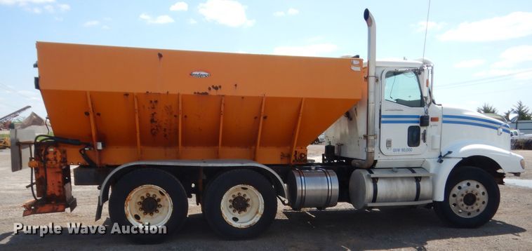 image for item DJ1915 2002 International 9400i  spreader truck