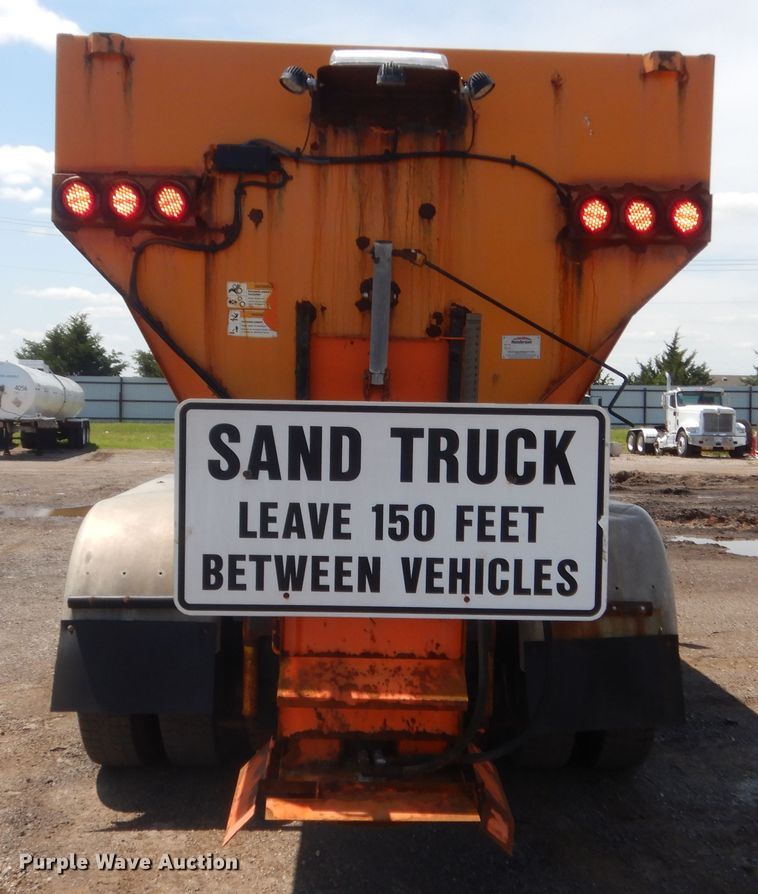 image for item DJ1915 2002 International 9400i  spreader truck