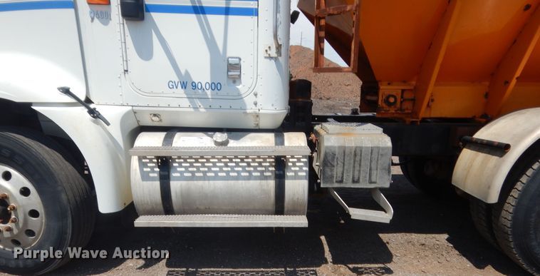 image for item DJ1915 2002 International 9400i  spreader truck