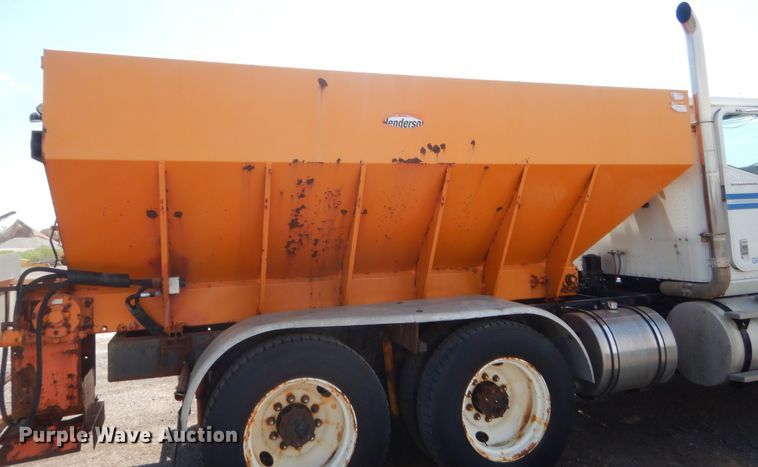 image for item DJ1915 2002 International 9400i  spreader truck