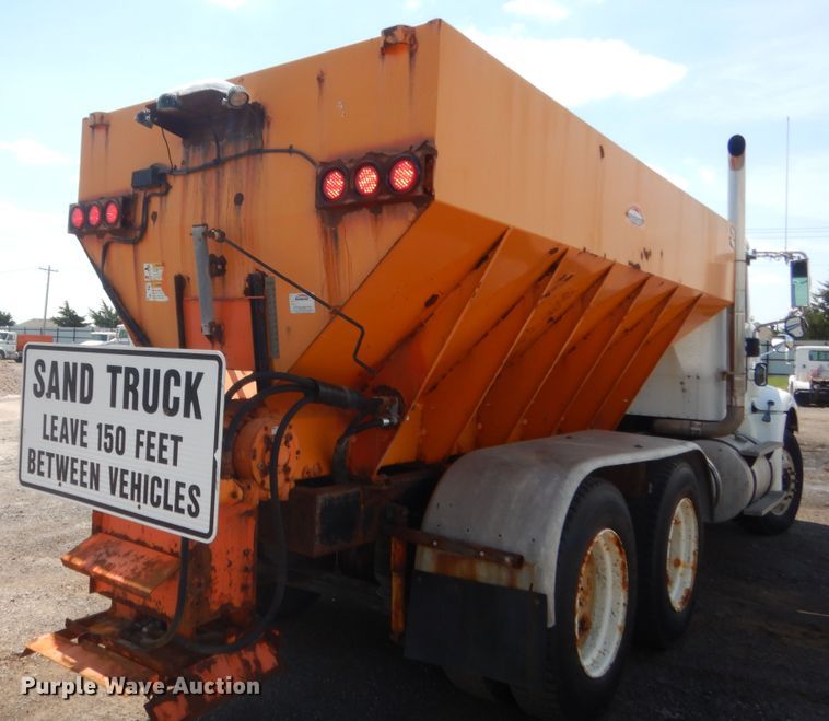 image for item DJ1915 2002 International 9400i  spreader truck