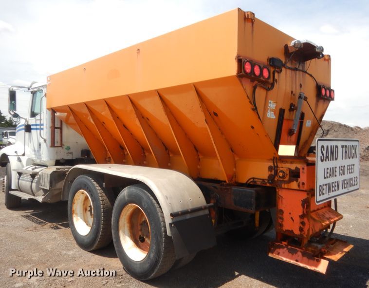 image for item DJ1915 2002 International 9400i  spreader truck