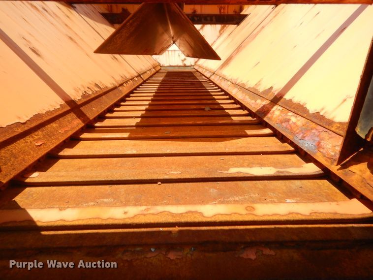 image for item DJ1915 2002 International 9400i  spreader truck