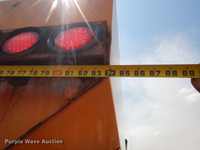 image for item DJ1915 2002 International 9400i  spreader truck