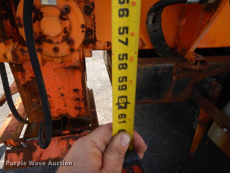 image for item DJ1915 2002 International 9400i  spreader truck