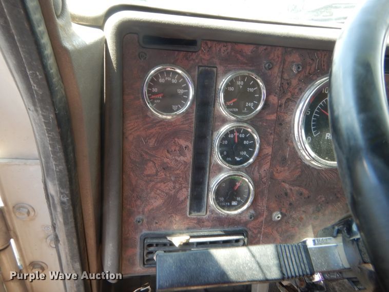 image for item DJ1915 2002 International 9400i  spreader truck