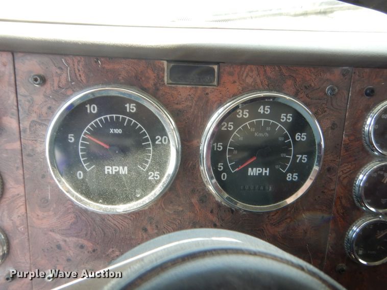 image for item DJ1915 2002 International 9400i  spreader truck