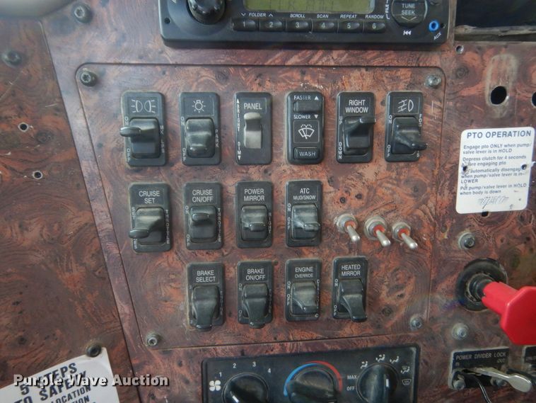 image for item DJ1915 2002 International 9400i  spreader truck