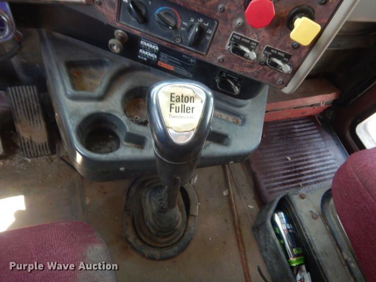 image for item DJ1915 2002 International 9400i  spreader truck