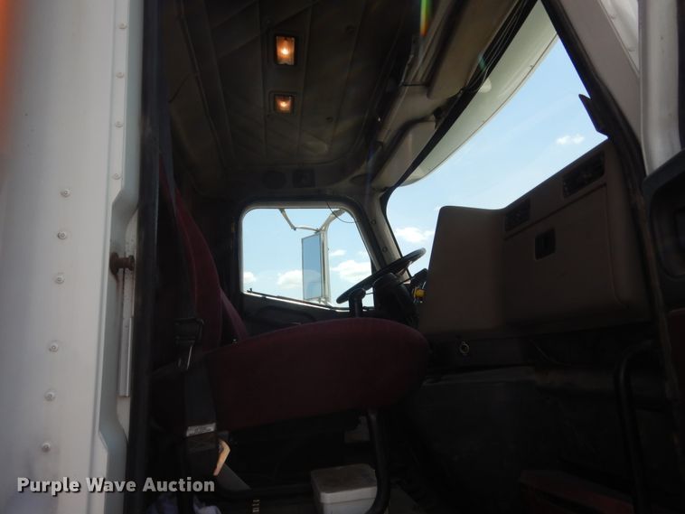 image for item DJ1915 2002 International 9400i  spreader truck