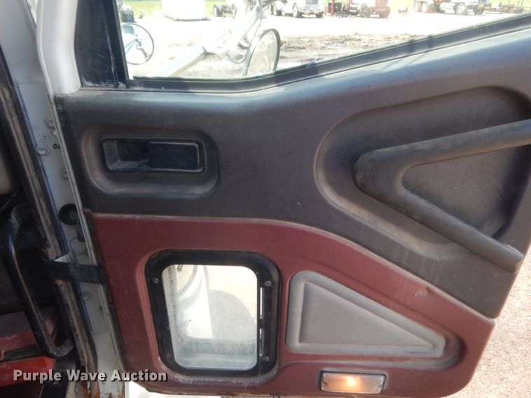 image for item DJ1915 2002 International 9400i  spreader truck