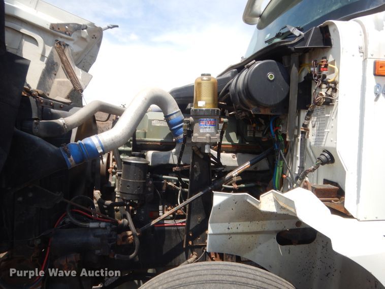 image for item DJ1915 2002 International 9400i  spreader truck