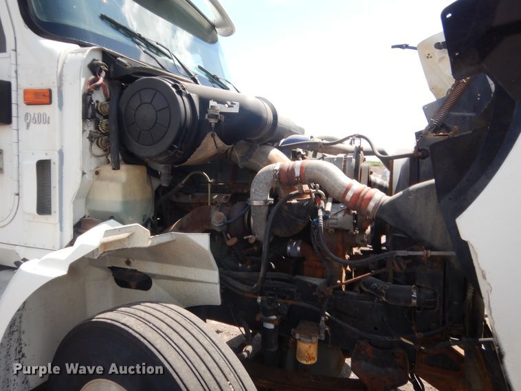 image for item DJ1915 2002 International 9400i  spreader truck