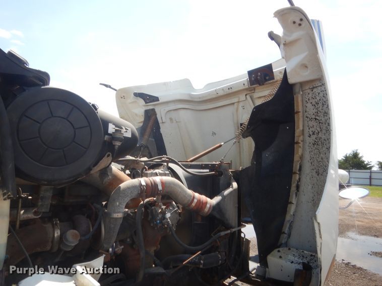 image for item DJ1915 2002 International 9400i  spreader truck